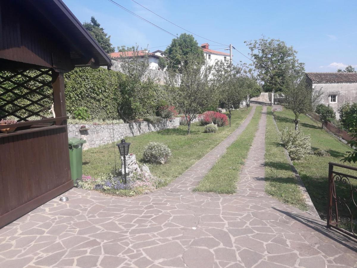Apartma Oddih Dutovlje المظهر الخارجي الصورة