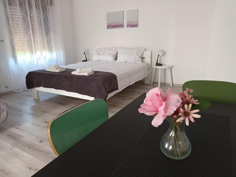 Apartma Oddih Dutovlje المظهر الخارجي الصورة